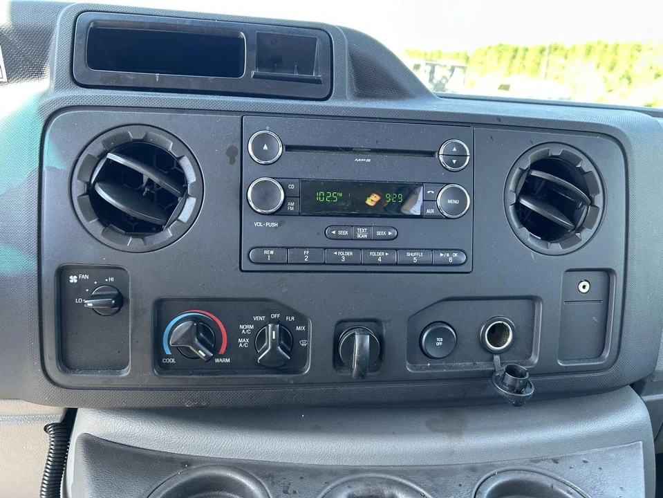 2013 Ford Econoline Van - Image 6 of 9