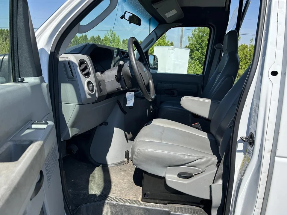 2013 Ford Econoline Van - Image 5 of 9