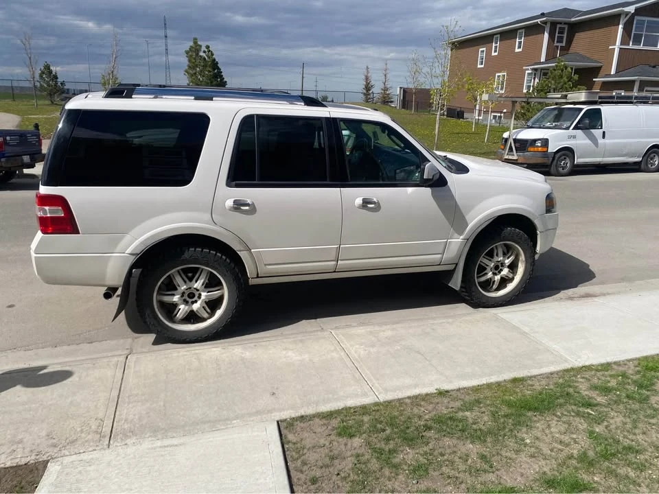 2013 Ford Expedition 3rd Gen - Image 2 of 14