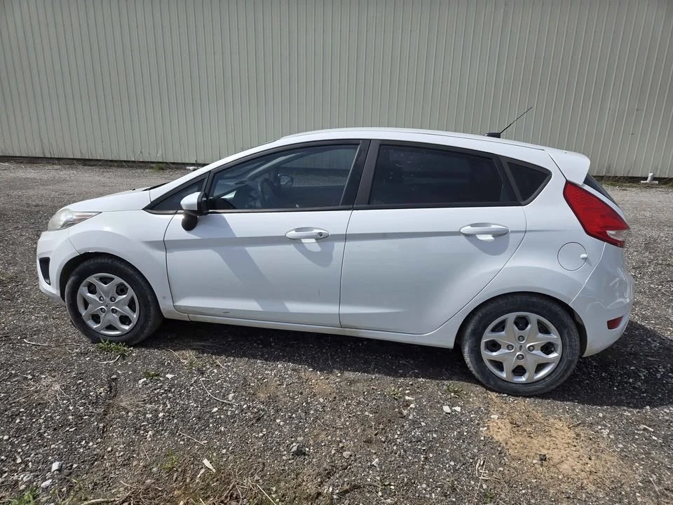 2013 Ford Fiesta - Image 2 of 8