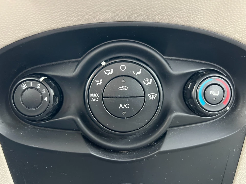 2013 Ford Fiesta - Image 17 of 21