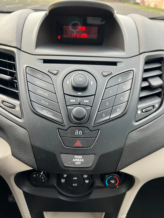 2013 Ford Fiesta - Image 16 of 21
