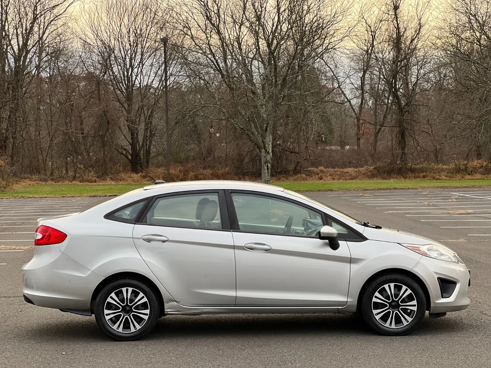 2013 Ford Fiesta - Image 9 of 21