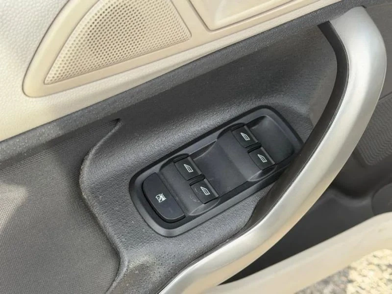 2013 Ford Fiesta - Image 10 of 12