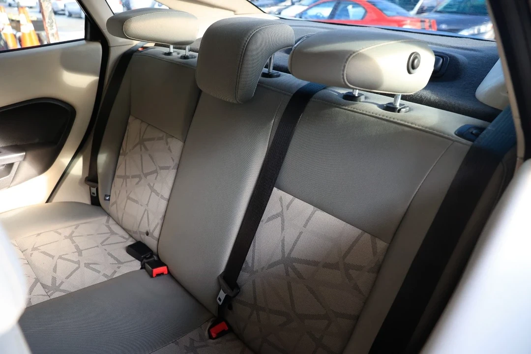 2013 Ford Fiesta - Image 10 of 12