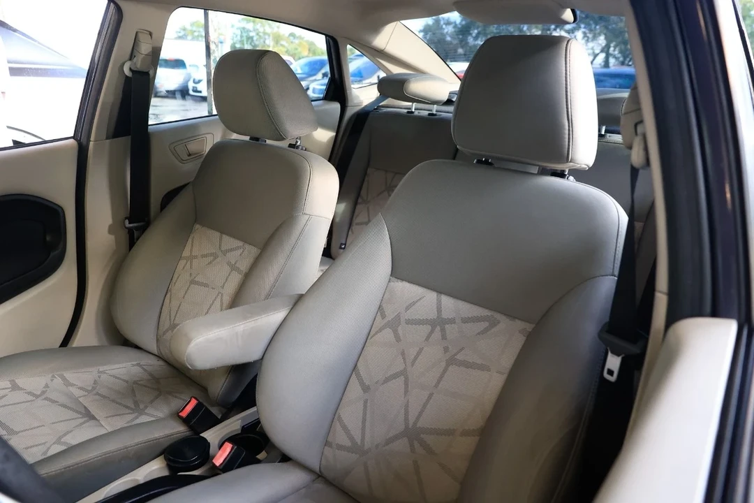 2013 Ford Fiesta - Image 6 of 12