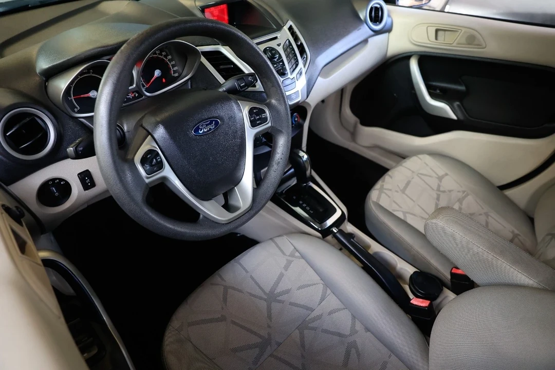 2013 Ford Fiesta - Image 4 of 12