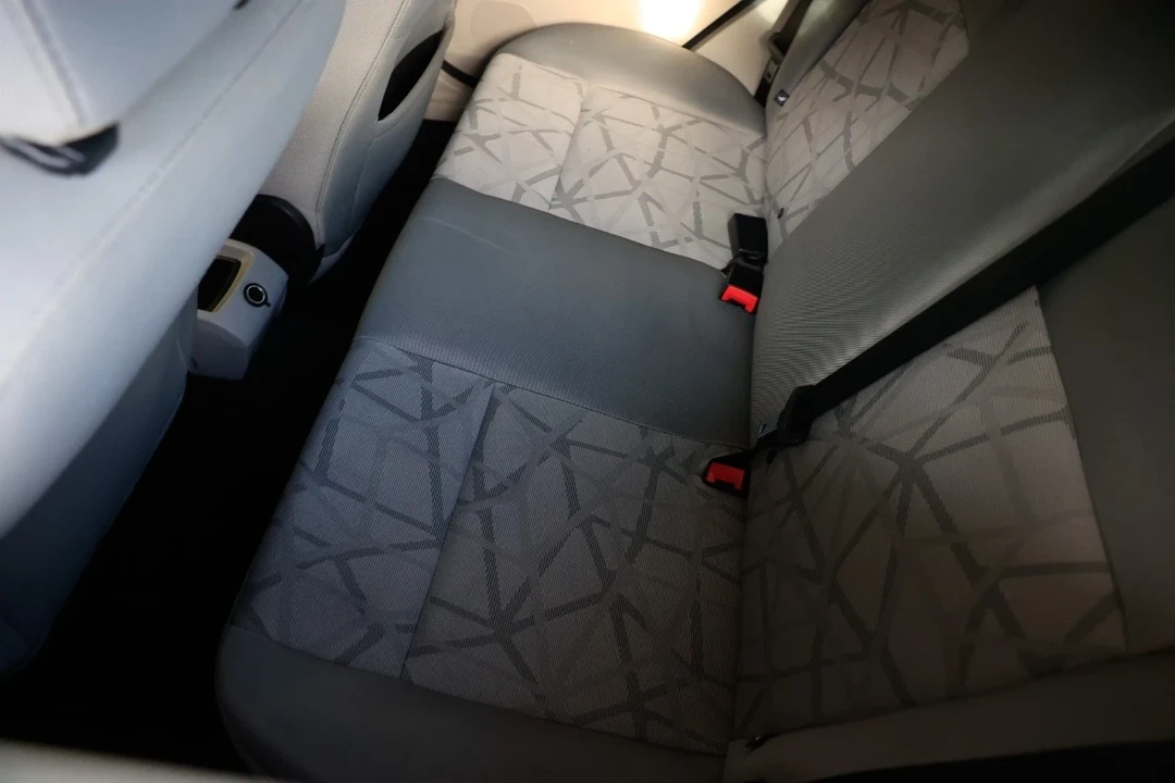 2013 Ford Fiesta - Image 8 of 12
