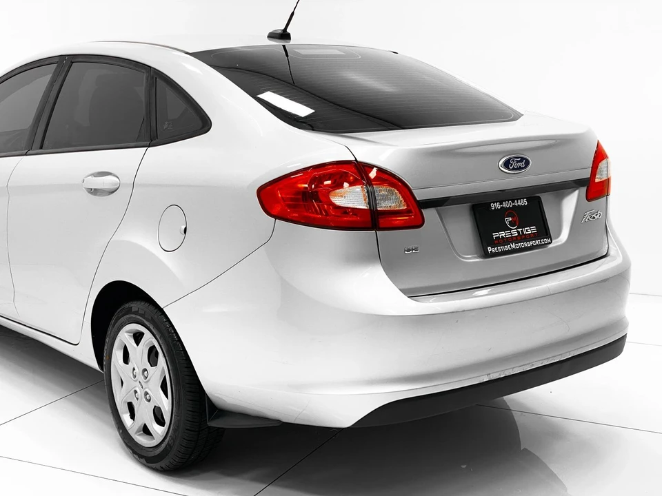2013 Ford Fiesta - Image 10 of 12
