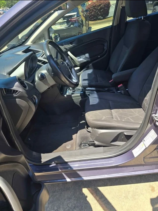 2013 Ford Fiesta - Image 10 of 17
