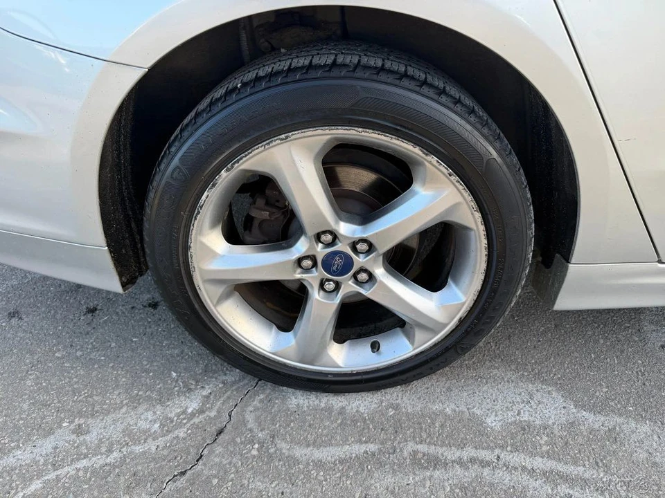 2013 Ford Fusion 2nd Gen - Image 11 of 12