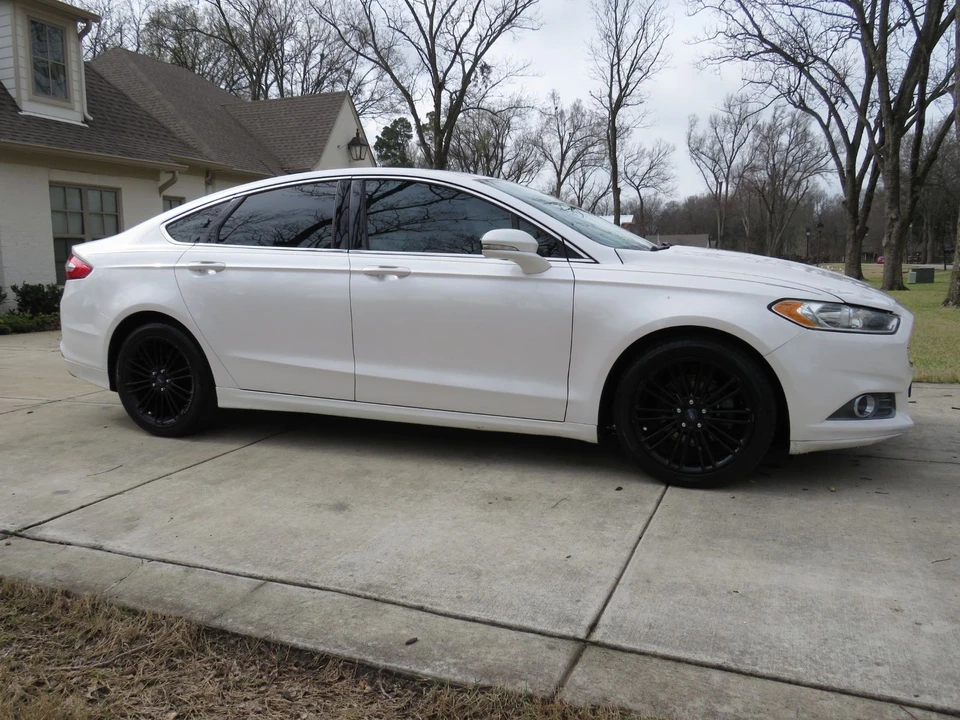 2013 Ford Fusion 2nd Gen - Image 2 of 12