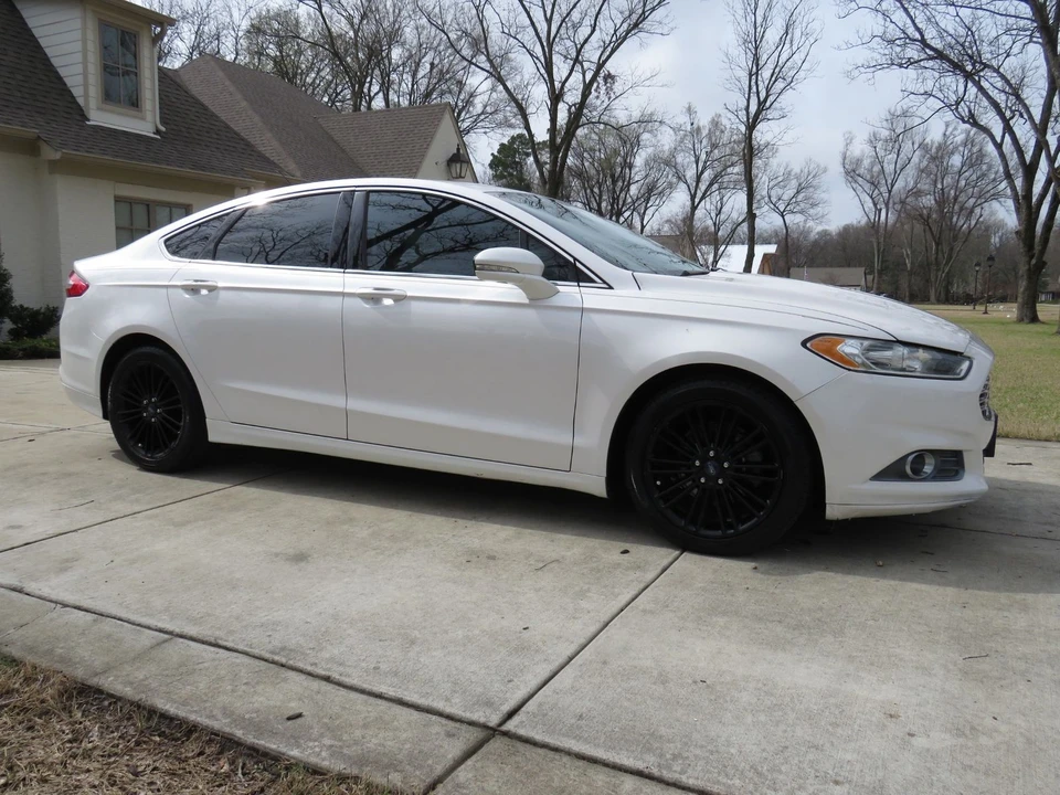 2013 Ford Fusion 2nd Gen - Image 10 of 12
