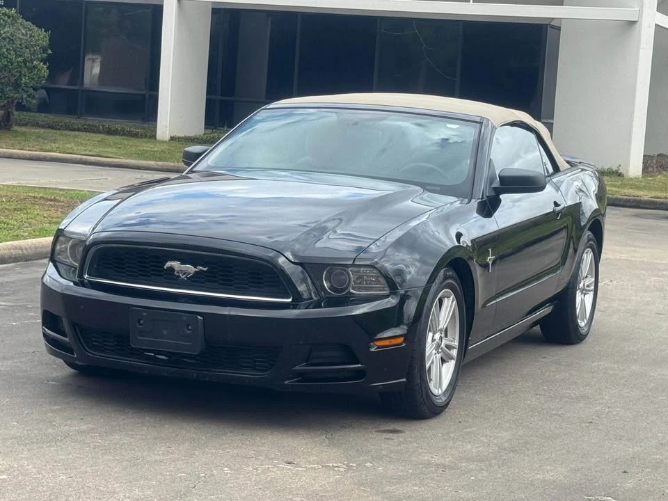 2013 Ford S197 Mustang - Image 2 of 12