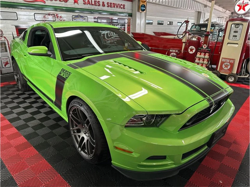 2013 Ford S197 Mustang - Image 2 of 31