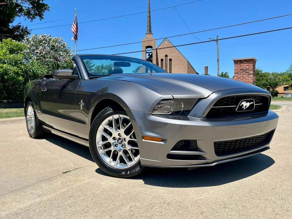 2013 Ford S197 Mustang - Image 3 of 12