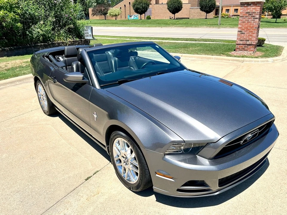 2013 Ford S197 Mustang - Image 11 of 12