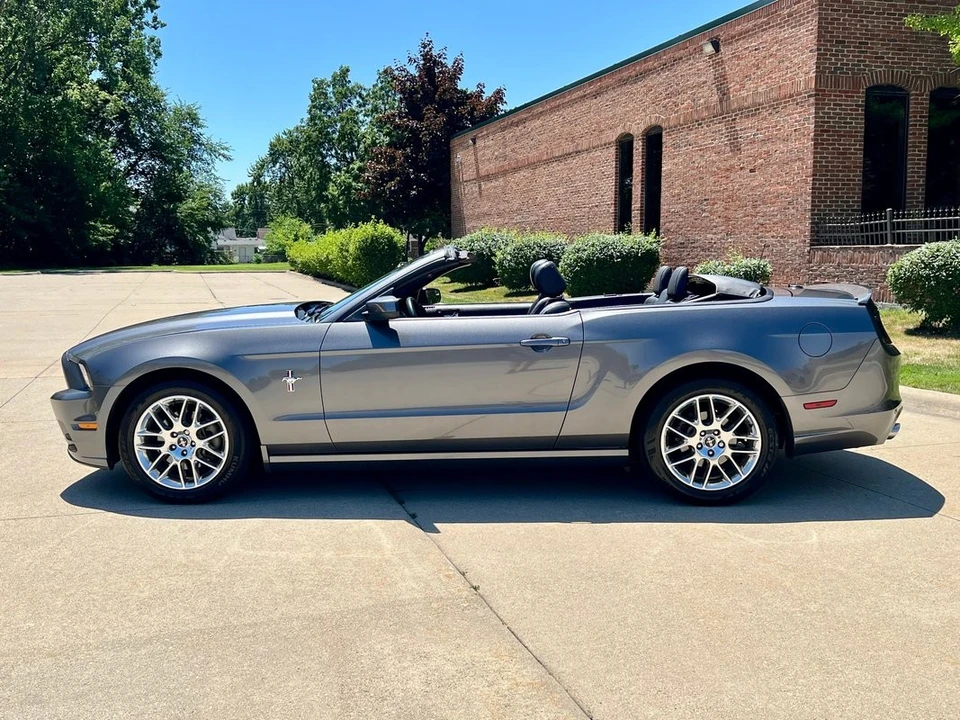 2013 Ford S197 Mustang - Image 8 of 12
