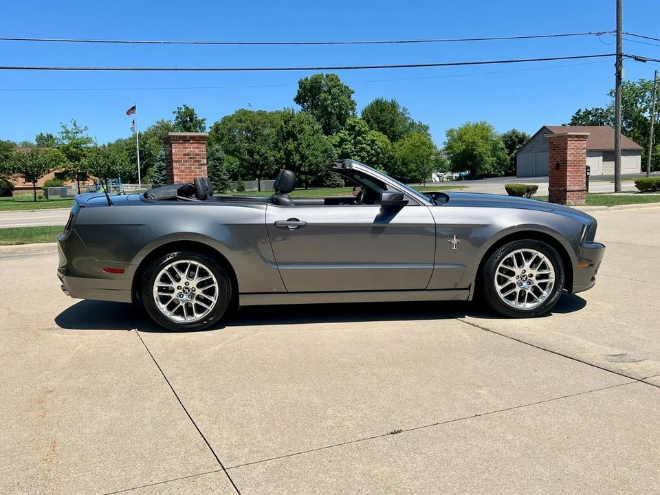 2013 Ford S197 Mustang - Image 4 of 12