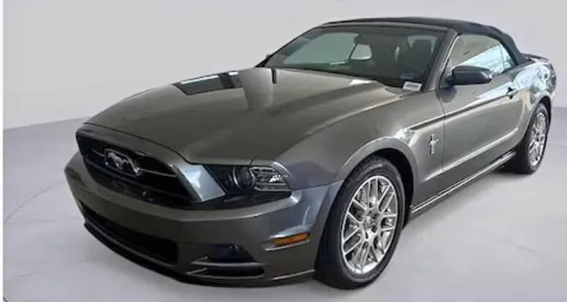 2013 Ford Mustang V6 Premium Convertible