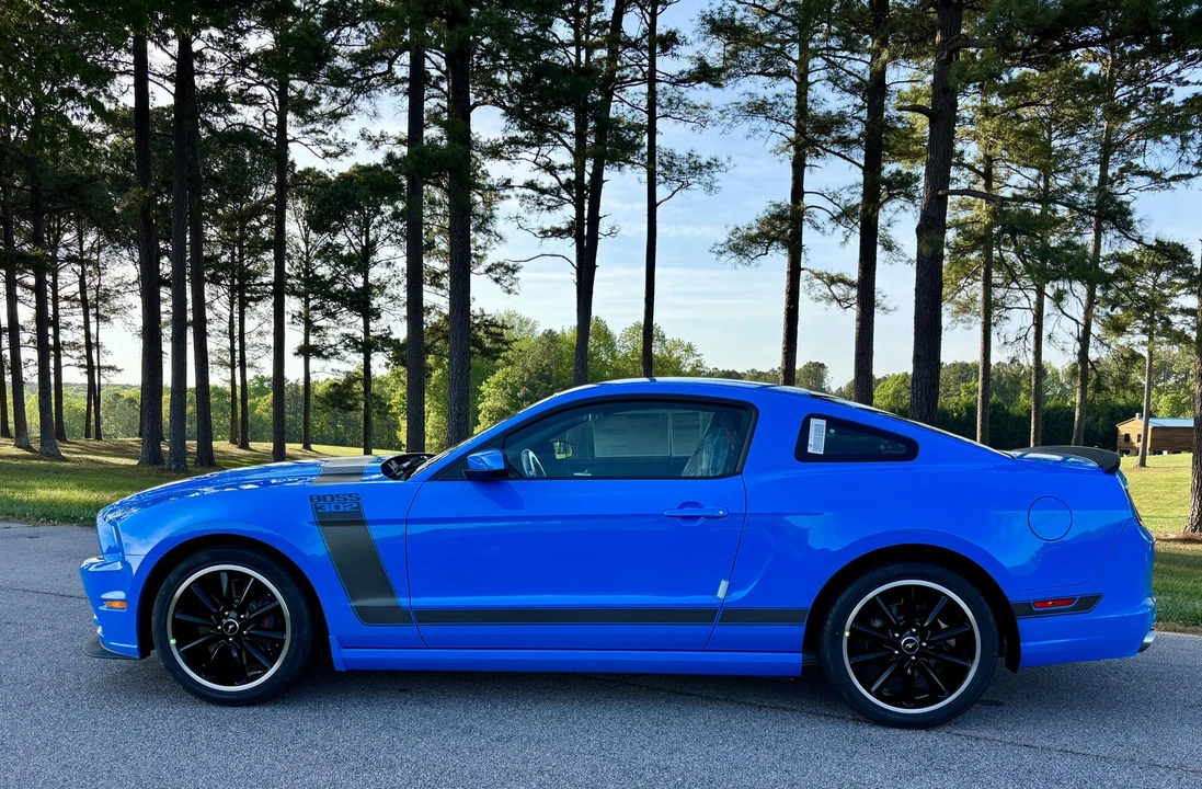 2013 Ford S197 Mustang Boss 302 - Image 2 of 31
