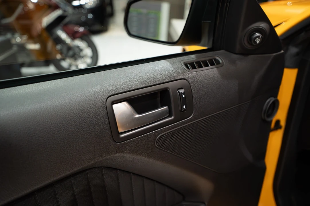 2013 Ford S197 Mustang - Image 6 of 21