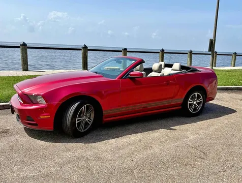 2013 Ford Mustang Convertible 2D