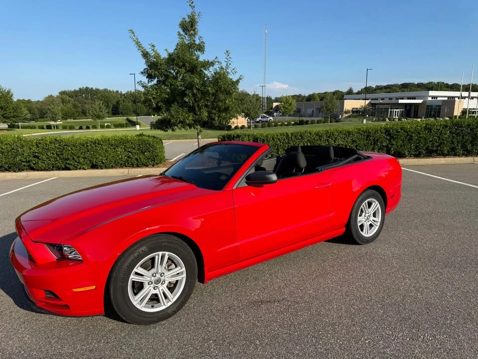 2013 Ford S197 Mustang - Image 2 of 10