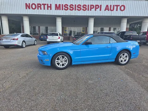 2013 Ford Mustang Convertible 2D