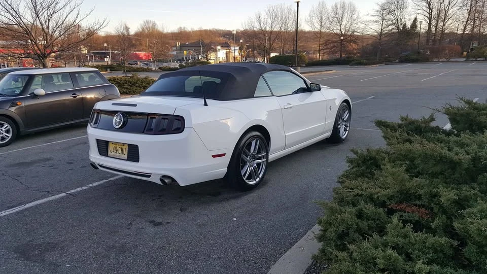 2013 Ford S197 Mustang - Image 2 of 6