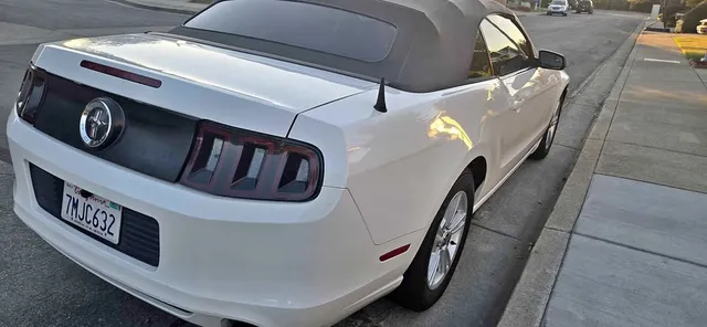 2013 Ford Mustang Convertible 2D
