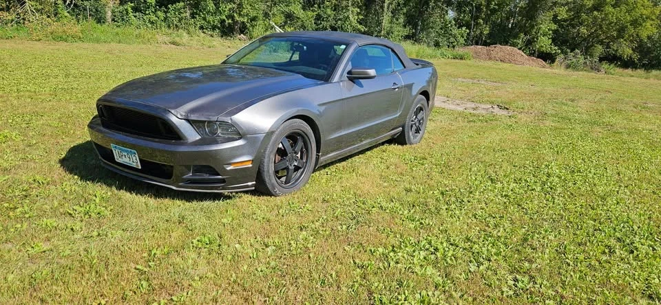 2013 Ford S197 Mustang - Image 2 of 10