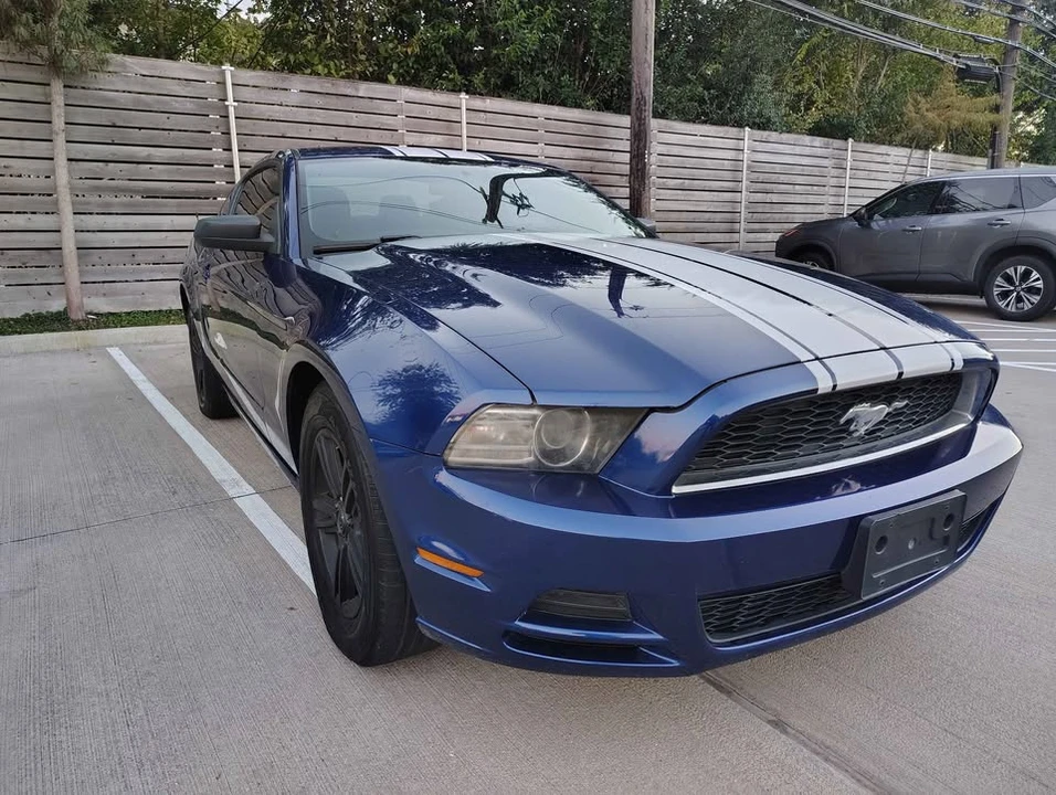 2013 Ford S197 Mustang - Image 2 of 8