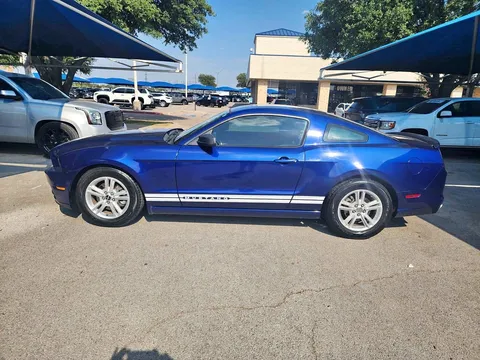 2013 Ford Mustang Coupe 2D