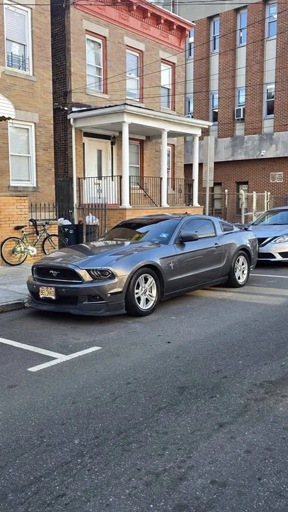 2013 Ford S197 Mustang - Image 2 of 9