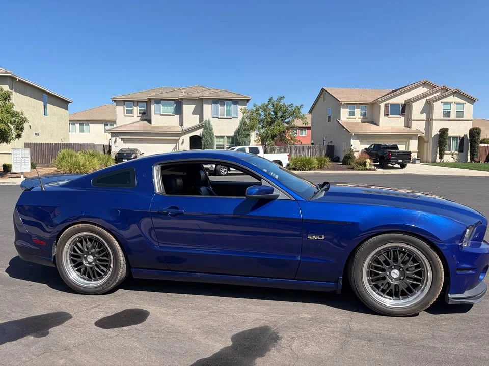 2013 Ford S197 Mustang - Image 2 of 9