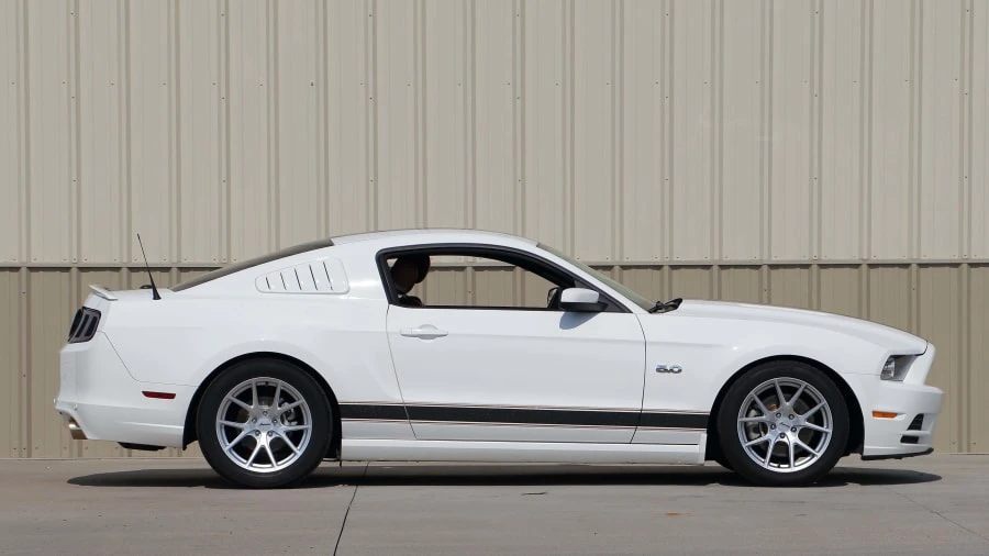 2013 Ford S197 Mustang - Image 2 of 12