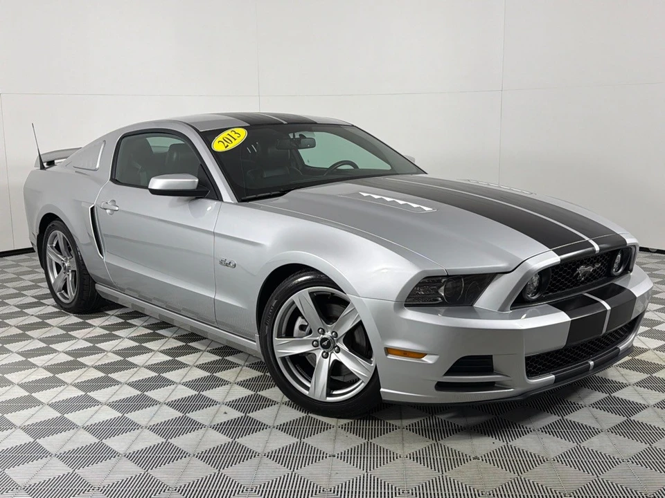 2013 Ford S197 Mustang - Image 2 of 12