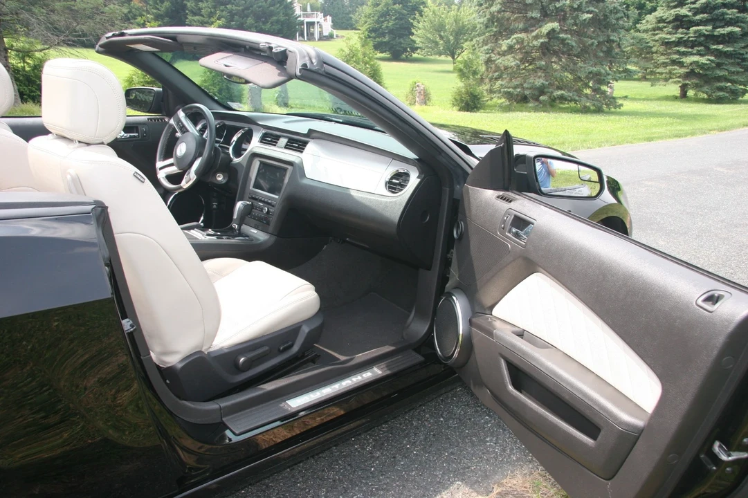 2013 Ford S197 Mustang - Image 2 of 21