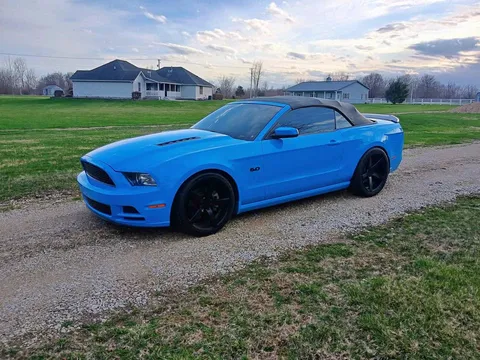 2013 Ford Mustang GT Convertible 2D