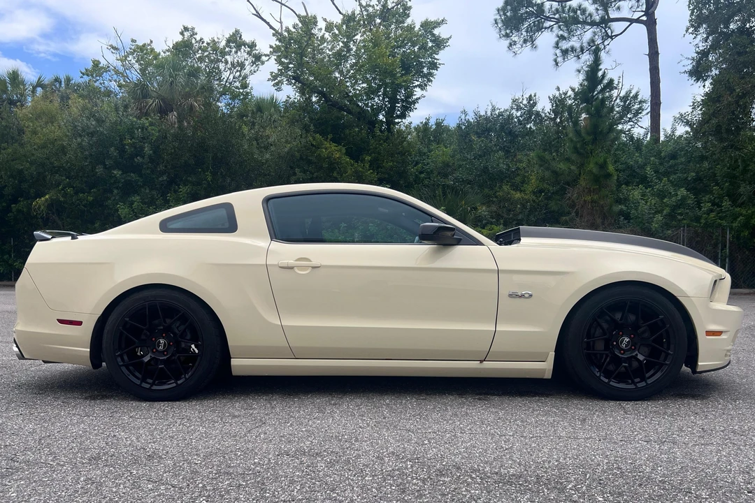 2013 Ford S197 Mustang - Image 3 of 31