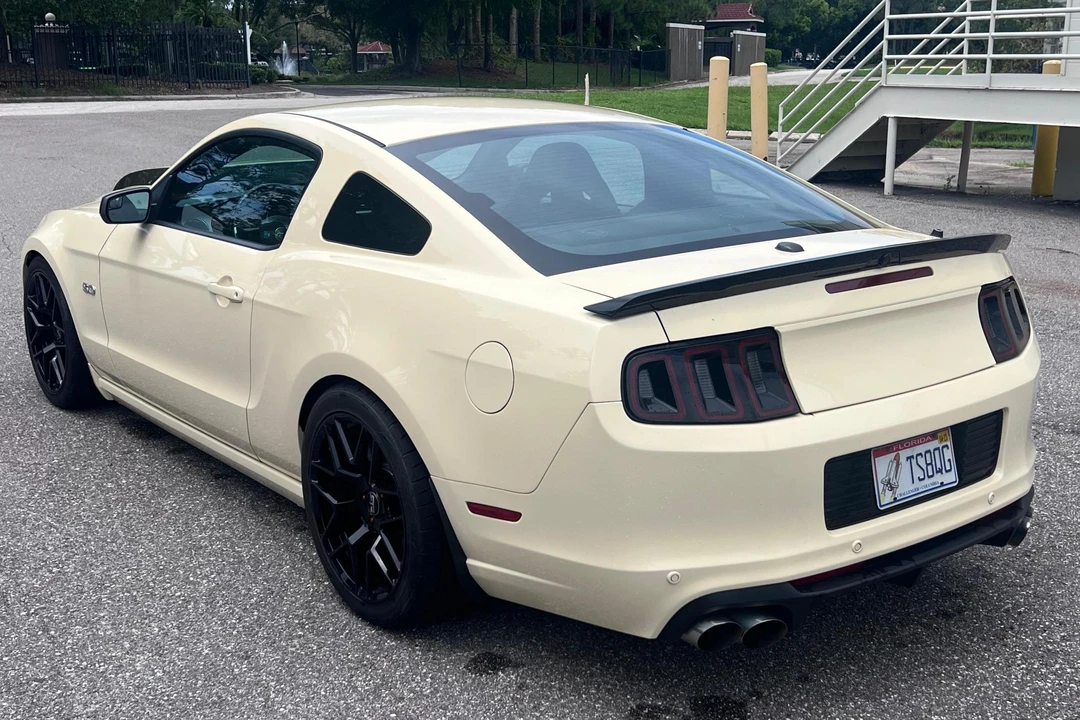 2013 Ford S197 Mustang - Image 4 of 31
