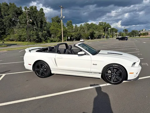 2013 Ford Mustang GT Premium Convertible 2D
