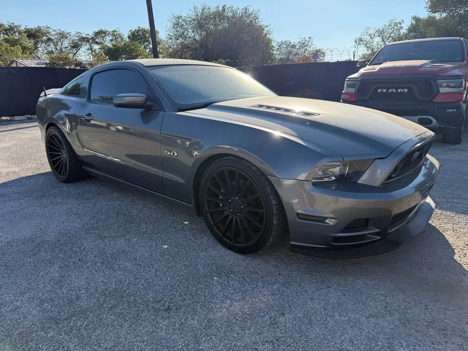 2013 Ford S197 Mustang - Image 2 of 9