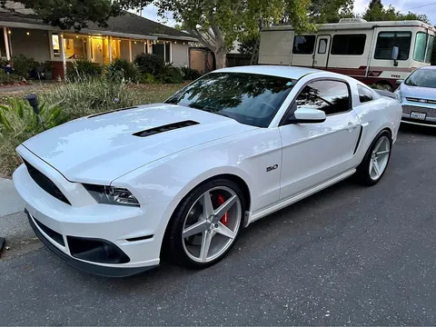 2013 Ford Mustang GT Premium Coupe 2D