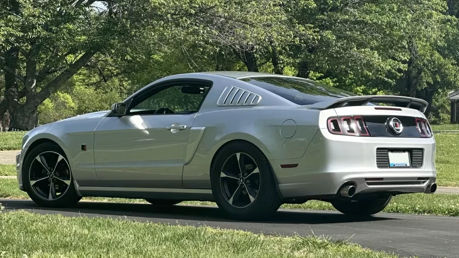 2013 Ford S197 Mustang GT - Image 2 of 31