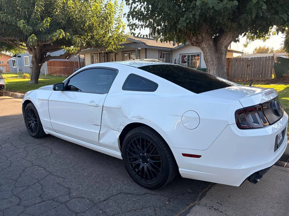 2013 Ford S197 Mustang - Image 2 of 6