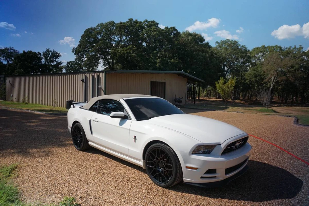 2013 Ford S197 Mustang - Image 11 of 24