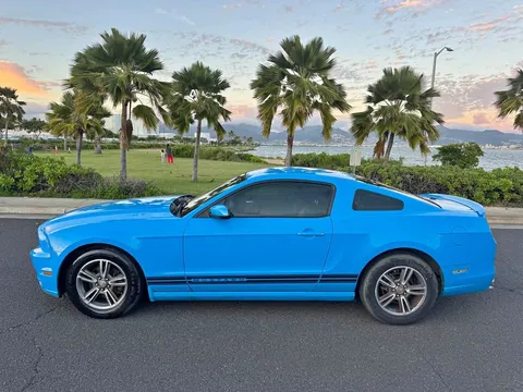 2013 Ford Mustang Premium Coupe 2D