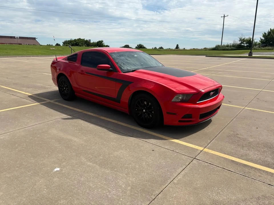2013 Ford S197 Mustang - Image 2 of 8